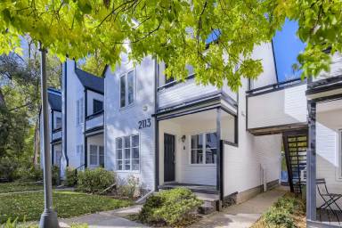 Main picture of 2113 Walnut St