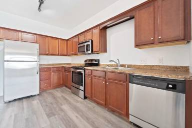 Main picture of 2215 College St