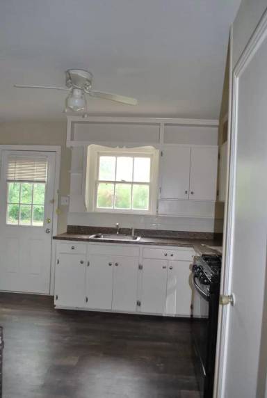 Main picture of 1419 Broadway St