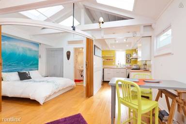 Main picture of 702 Angelus Pl
