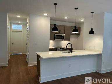 Main picture of 913 Bainbridge St
