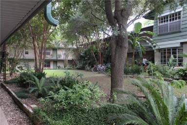 Main picture of Courtyard Condominiums