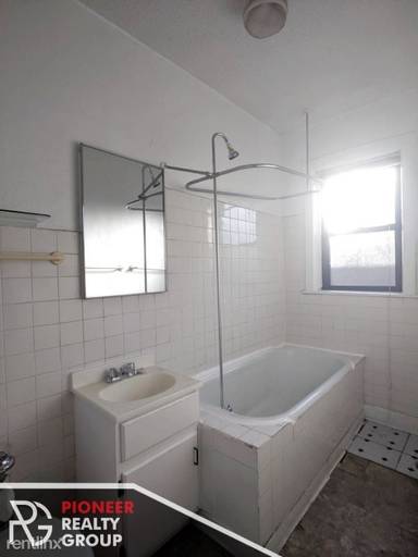 Main picture of 620-30 W Cornelia Ave