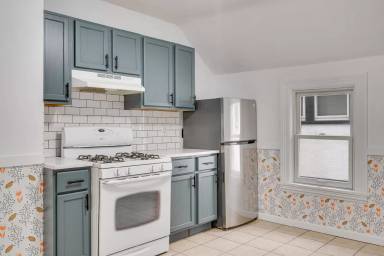 Main picture of 651 Adams St NE