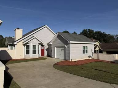 Main picture of 120 Gateway Ln