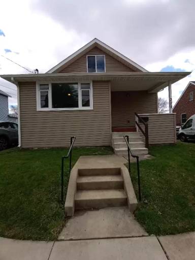 Main picture of 325 Line Ave