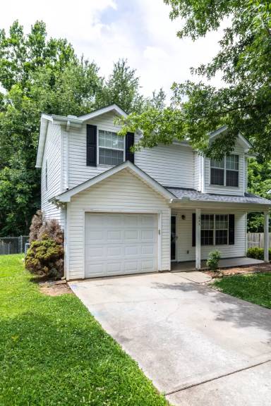 Main picture of 645 Cornerbrook Ln
