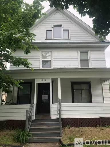 Main picture of 1231 8th St SE
