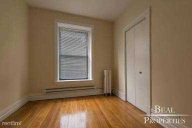 Main picture of 428-438 W Belden Ave