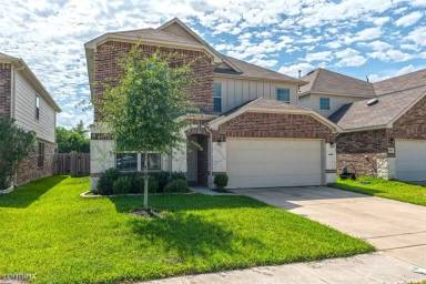 Main picture of 15835 Mountain Willow Way