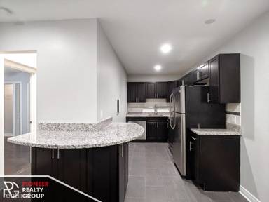Main picture of 6826 N Ridge Blvd