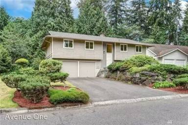 Main picture of 12035 NE 67th St