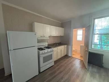 Main picture of 72 Rose Ave