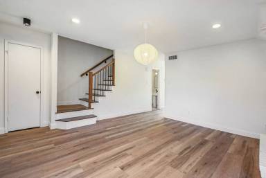 Main picture of 2103 Mistletoe Ave