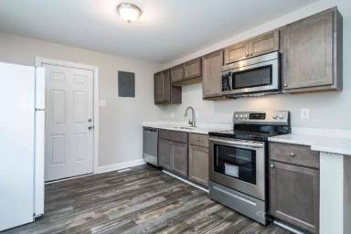 Main picture of 610 N Maple St