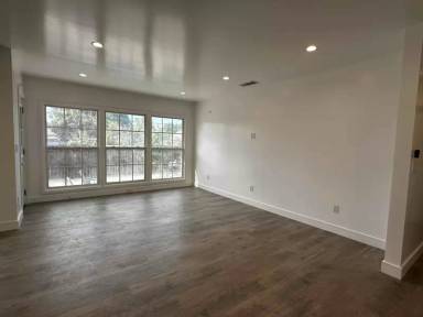 Main picture of 8049 Lindley Ave