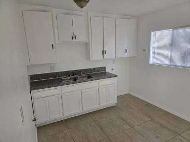 Main picture of 131 W 87th Pl