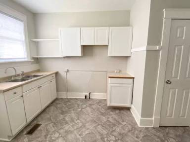 Main picture of 815 W King Ave