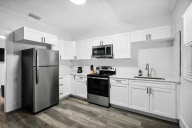 Main picture of 806 E Chelsea St