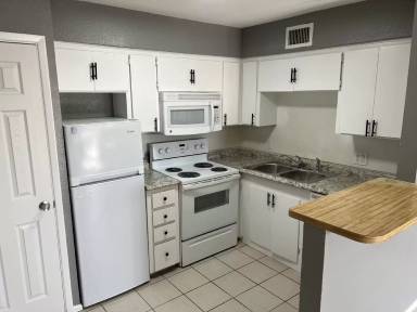 Main picture of 525 E Peppertree Ave