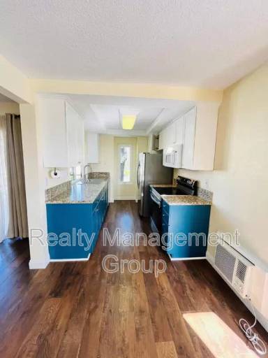 Main picture of 7360 Park Ridge Blvd
