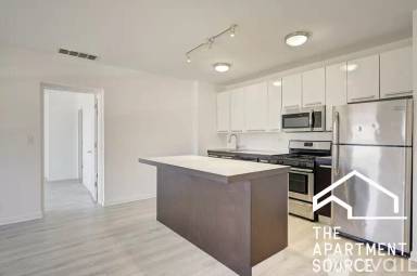 Main picture of 1544 W Glenlake Ave Apartments