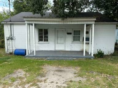 Main picture of 704 E Washington Ave