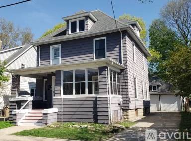 Main picture of 2125 E Washington Ave
