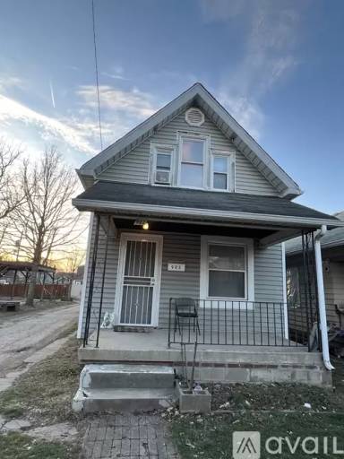 Main picture of 902 N Parker Ave
