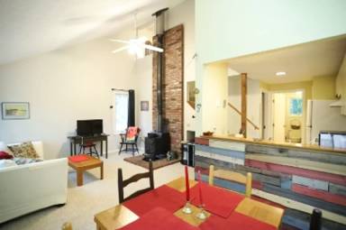 Main picture of 94 River Run Rd