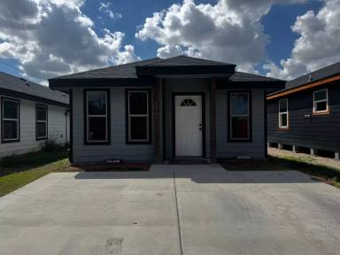 Main picture of 512 E Los Torritos St