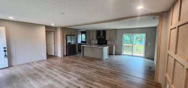 Main picture of 530 James St