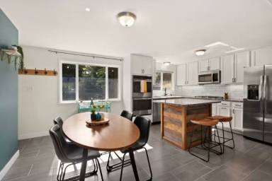 Main picture of 1821 Meadow St