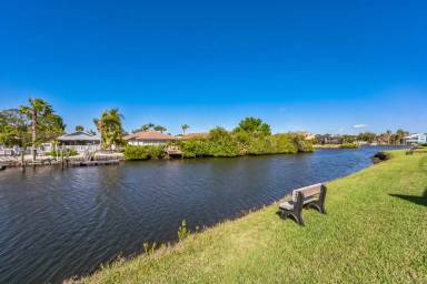 Main picture of 4555 Marine Pkwy
