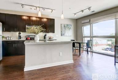 Main picture of 215 S Lamar Blvd