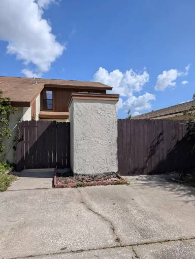 Main picture of 10305 Fernglen Pl