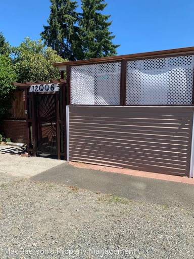 Main picture of 12022 32nd Ave NE