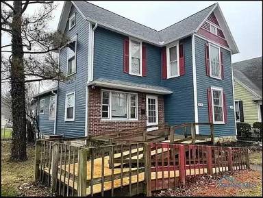 Main picture of 512 Center St