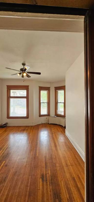 Main picture of 1112 N Main St