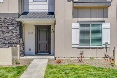 Main picture of 2500 E Blue Tick St