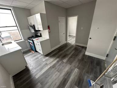 Main picture of 580 59th St