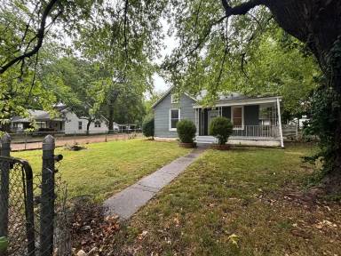Main picture of 815 W Scott St