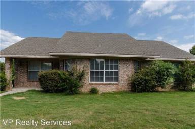 Main picture of 441 N Cowan Ave