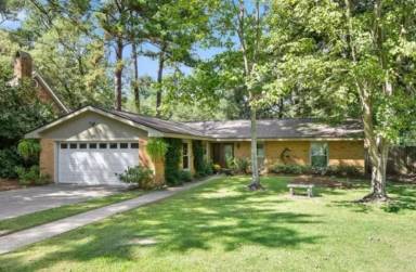 Main picture of 102 Robinhood Dr