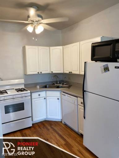 Main picture of 933 W Fletcher St