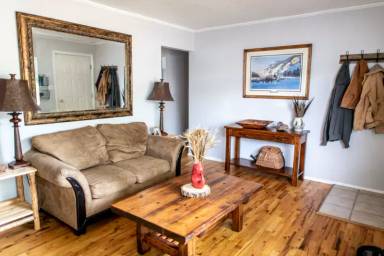 Main picture of 300 Riverview Dr W
