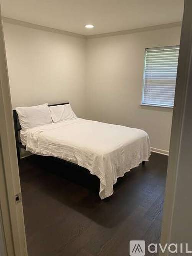 Main picture of 215 Montgomery Dr