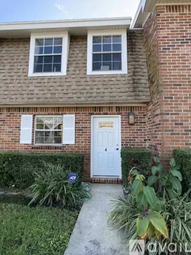 Main picture of 413 N Cypress Dr