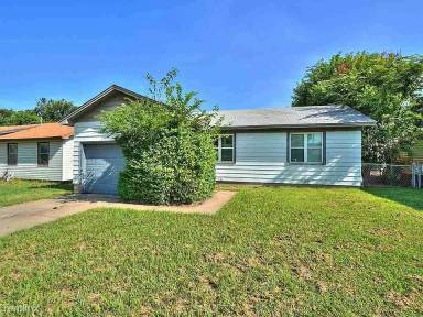 Main picture of 2403 NW Lindy Ave