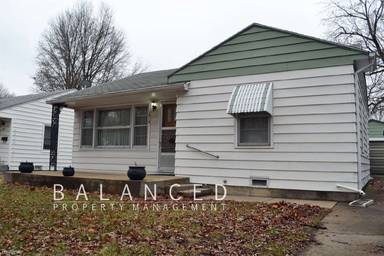 Main picture of 1915 SW Moundview Dr